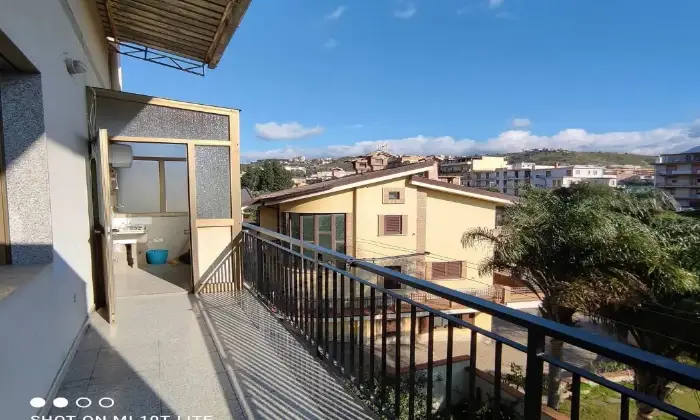 Rexer-Reggio-di-Calabria-Via-Arangea-ampio-Trilocale-al-secondo-piano-CUCINA
