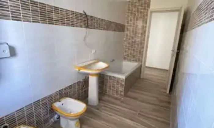 Rexer-Mozzate-Trilocale-in-Vendita-a-Mozzate-BAGNO