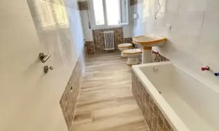 Rexer-Mozzate-Trilocale-in-Vendita-a-Mozzate-BAGNO
