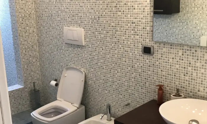 Rexer-Piombino-Appartamento-via-Borgo-alla-Noce-Piombino-BAGNO