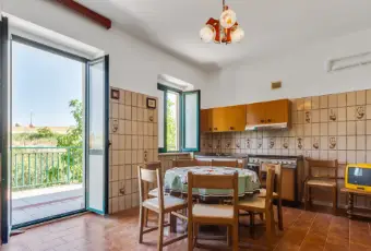 Rexer-Fresagrandinaria-Casa-semindipendente-immersa-nel-verde-Fresagrandinaria-CUCINA