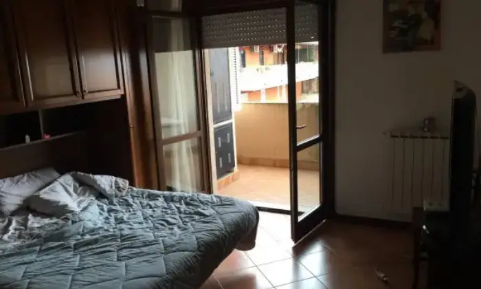 Rexer-Roma-Bilocale-zona-giardino-di-Roma-Camera-da-letto