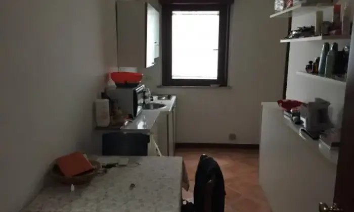 Rexer-Roma-Bilocale-zona-giardino-di-Roma-Cucina