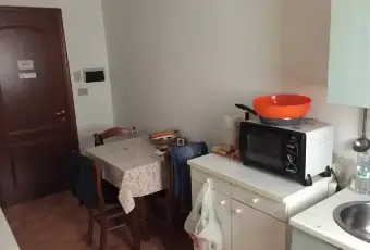 Rexer-Roma-Bilocale-zona-giardino-di-Roma-Cucina
