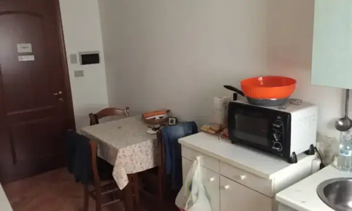 Rexer-Roma-Bilocale-zona-giardino-di-Roma-Cucina