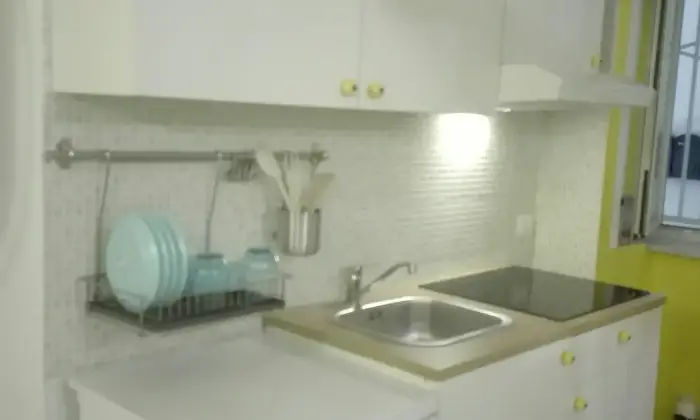 Rexer-Napoli-Grazioso-e-Centralissimo-monolocale-con-soppalco-CUCINA