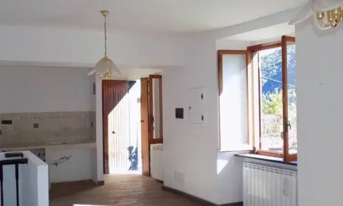 Rexer-Isola-del-Cantone-Casa-con-giardino-terratetto