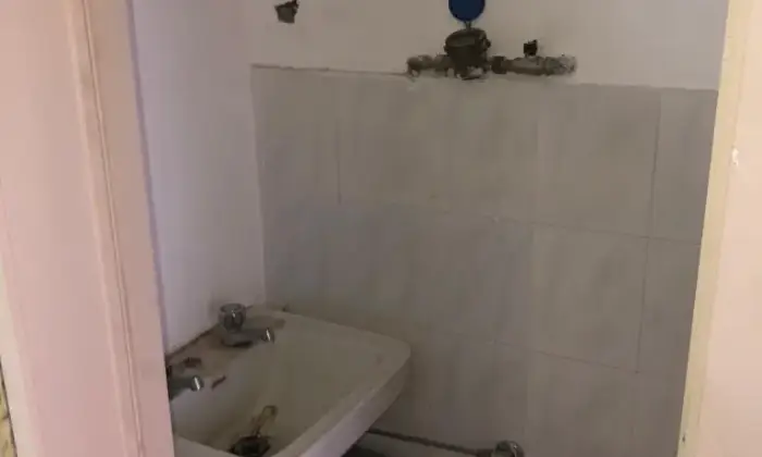 Rexer-Deliceto-LOCALE-COMMERCIALE-INTERNO