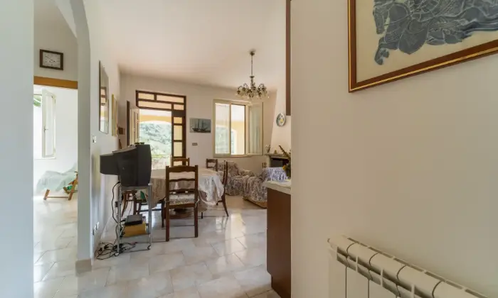 Rexer-SantAgata-di-Militello-Villetta-con-corte-esterna-e-uliveto-SALONE