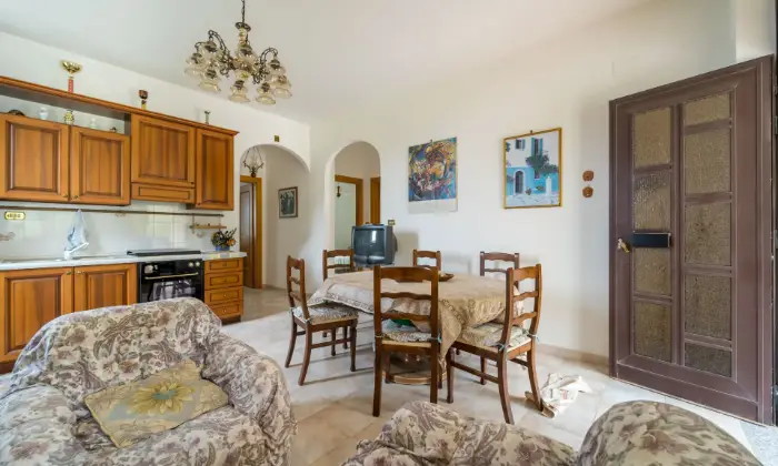 Rexer-SantAgata-di-Militello-Villetta-con-corte-esterna-e-uliveto-SALONE