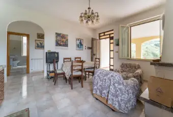 Rexer-SantAgata-di-Militello-Villetta-con-corte-esterna-e-uliveto-SALONE