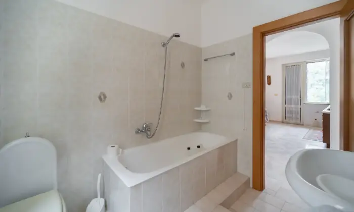 Rexer-SantAgata-di-Militello-Villetta-con-corte-esterna-e-uliveto-BAGNO
