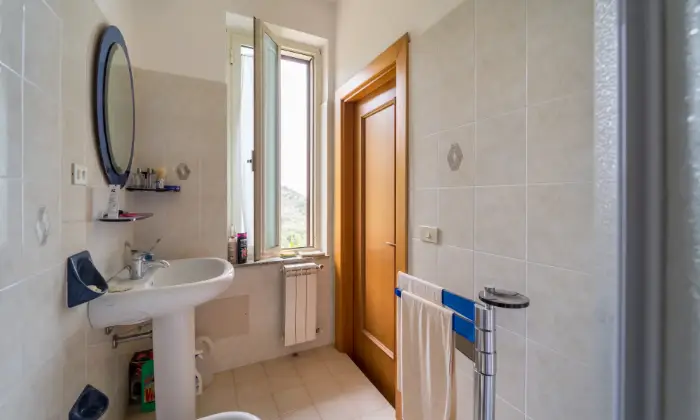 Rexer-SantAgata-di-Militello-Villetta-con-corte-esterna-e-uliveto-BAGNO