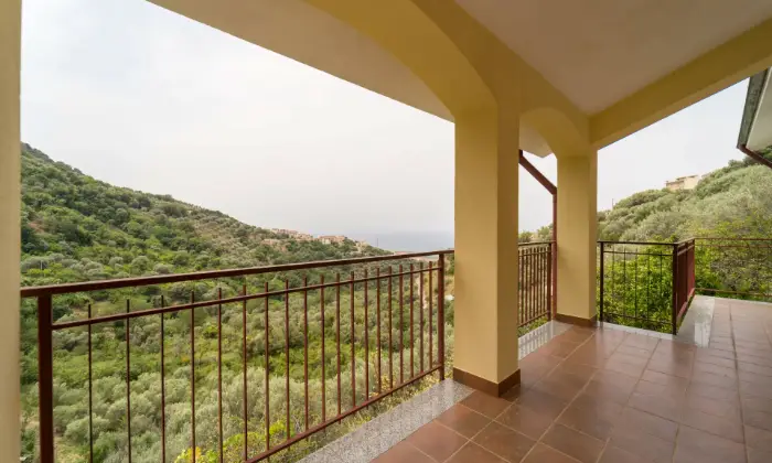 Rexer-SantAgata-di-Militello-Villetta-con-corte-esterna-e-uliveto-TERRAZZO