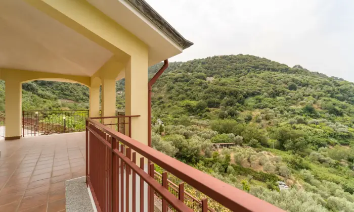 Rexer-SantAgata-di-Militello-Villetta-con-corte-esterna-e-uliveto-TERRAZZO