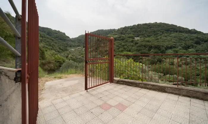 Rexer-SantAgata-di-Militello-Villetta-con-corte-esterna-e-uliveto-ALTRO