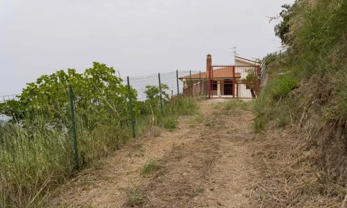 Rexer-SantAgata-di-Militello-Villetta-con-corte-esterna-e-uliveto-ALTRO