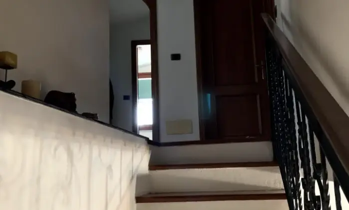 Rexer-Avegno-Casa-indipendente-su-tre-piani-unifamiliare-con-vista-scorcio-mare-CAMERA-DA-LETTO