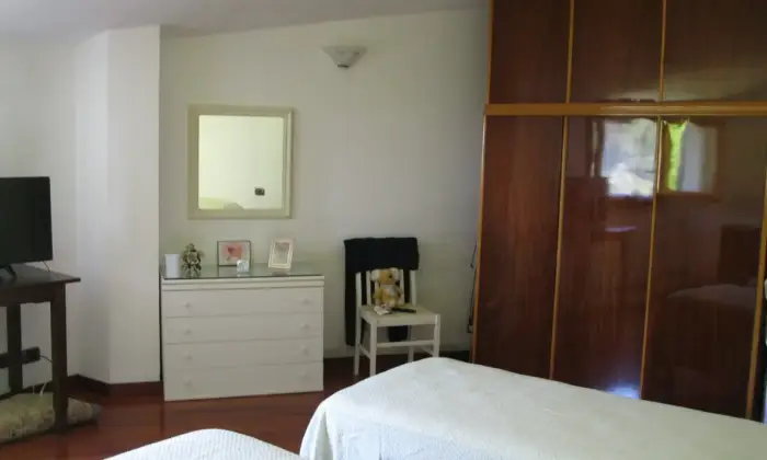 Rexer-Avegno-Casa-indipendente-su-tre-piani-unifamiliare-con-vista-scorcio-mare-CAMERA-DA-LETTO
