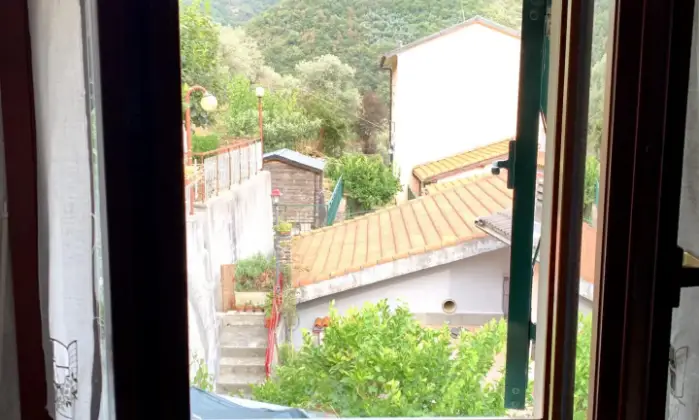 Rexer-Avegno-Casa-indipendente-su-tre-piani-unifamiliare-con-vista-scorcio-mare-CAMERA-DA-LETTO