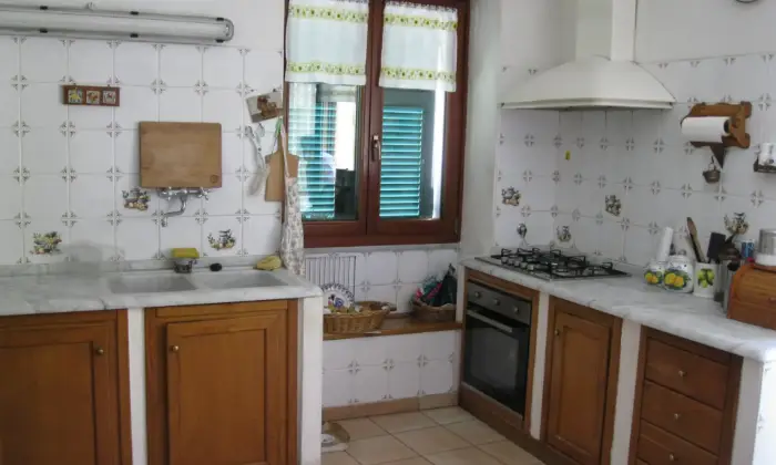 Rexer-Avegno-Casa-indipendente-su-tre-piani-unifamiliare-con-vista-scorcio-mare-CUCINA