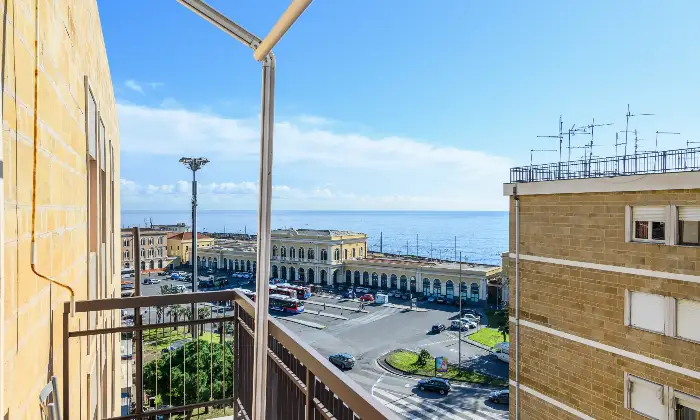 Rexer-Catania-Luminoso-appartamento-al-piano-con-ascensore-e-CON-VISTA-MARE-BALCONE