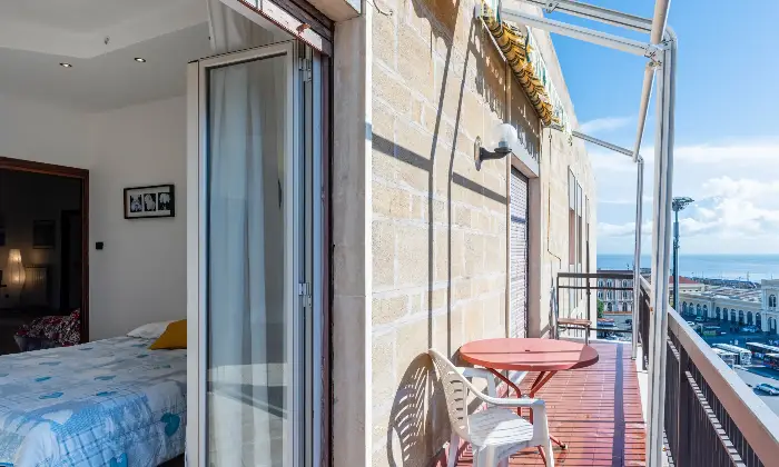 Rexer-Catania-Luminoso-appartamento-al-piano-con-ascensore-e-CON-VISTA-MARE-BALCONE