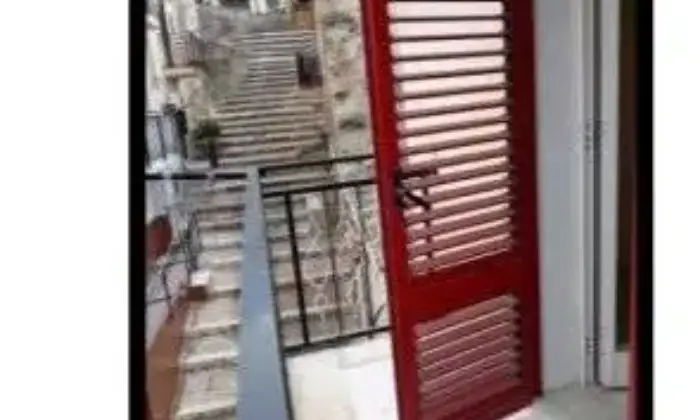 Rexer-Mezzojuso-Vendesi-palazzina-in-Via-Gioacchino-Rossini-a-Mezzojuso-ALTRO