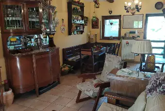Rexer-San-Massimo-Villetta-a-schiera-in-Contrada-Canonica-San-massimo-SALONE