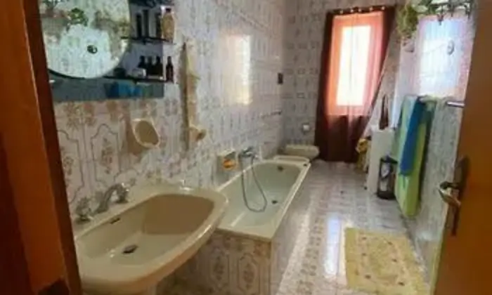 Rexer-Bivona-Vendesi-appartamento-molto-grande-in-Via-Porta-Palermo-a-Bivona-AG-BAGNO