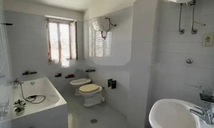 Rexer-San-Mauro-Marchesato-Vendesi-Terratetto-unifamiliare-invia-Torre-a-San-Mauro-Marchesato-BAGNO