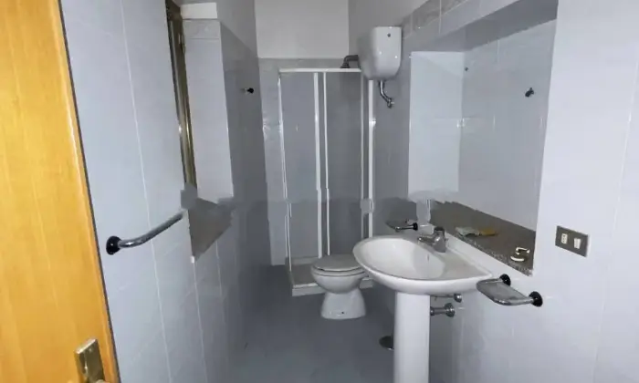 Rexer-San-Mauro-Marchesato-Vendesi-Terratetto-unifamiliare-invia-Torre-a-San-Mauro-Marchesato-BAGNO