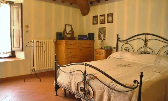 Rexer-Poggibonsi-Appartamento-in-villa-storica-CAMERA-DA-LETTO