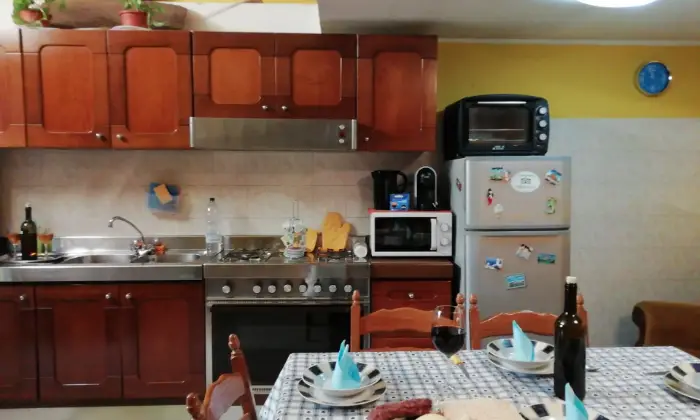 Rexer-Bosa-Villetta-i-Ciliegi-immersa-nei-vigneti-di-Bosa-CUCINA