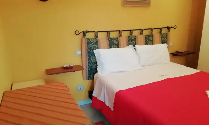 Rexer-Bosa-Villetta-i-Ciliegi-immersa-nei-vigneti-di-Bosa-CAMERA-DA-LETTO