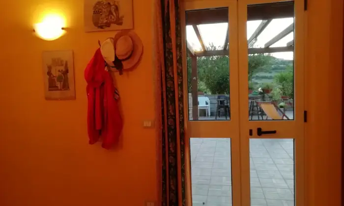 Rexer-Bosa-Villetta-i-Ciliegi-immersa-nei-vigneti-di-Bosa-CAMERA-DA-LETTO