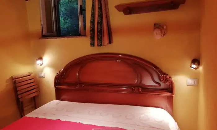 Rexer-Bosa-Villetta-i-Ciliegi-immersa-nei-vigneti-di-Bosa-CAMERA-DA-LETTO