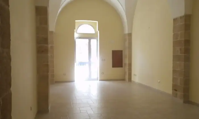 Rexer-Brindisi-BELLISSIMO-LOCALE-AFFITTO-IN-BRINDISI-CENTRO-SALONE