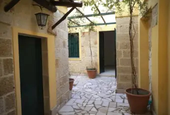 Rexer-Brindisi-BELLISSIMO-LOCALE-AFFITTO-IN-BRINDISI-CENTRO-SALONE