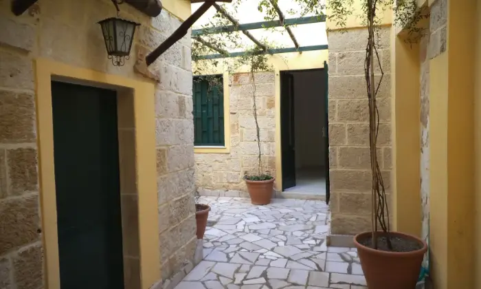 Rexer-Brindisi-BELLISSIMO-LOCALE-AFFITTO-IN-BRINDISI-CENTRO-SALONE