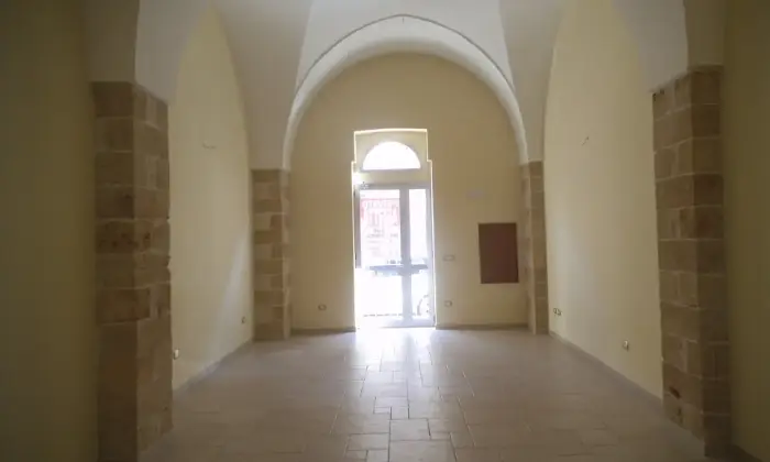Rexer-Brindisi-BELLISSIMO-LOCALE-AFFITTO-IN-BRINDISI-CENTRO-SALONE