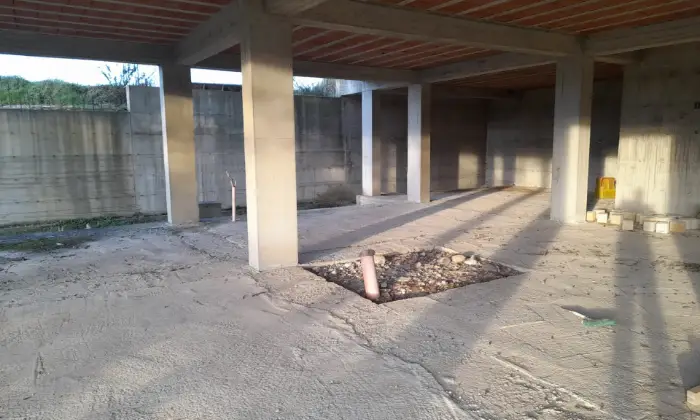 Rexer-Torano-Castello-Terreno-con-rustico-di-recente-costruzione-Terreno