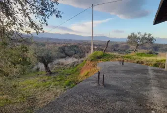Rexer-Torano-Castello-Terreno-con-rustico-di-recente-costruzione-Terreno