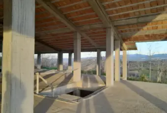 Rexer-Torano-Castello-Terreno-con-rustico-di-recente-costruzione-Terreno