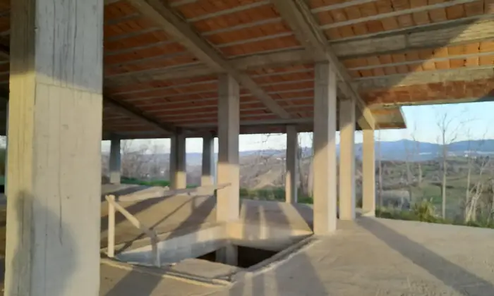 Rexer-Torano-Castello-Terreno-con-rustico-di-recente-costruzione-Terreno