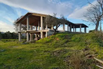 Rexer-Torano-Castello-Terreno-con-rustico-di-recente-costruzione-Terreno