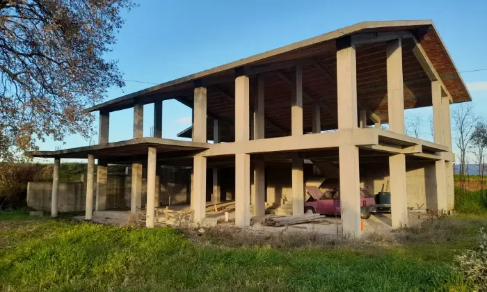 Rexer-Torano-Castello-Terreno-con-rustico-di-recente-costruzione
