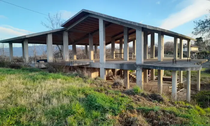Rexer-Torano-Castello-Terreno-con-rustico-di-recente-costruzione