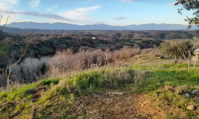 Rexer-Torano-Castello-Terreno-con-rustico-di-recente-costruzione