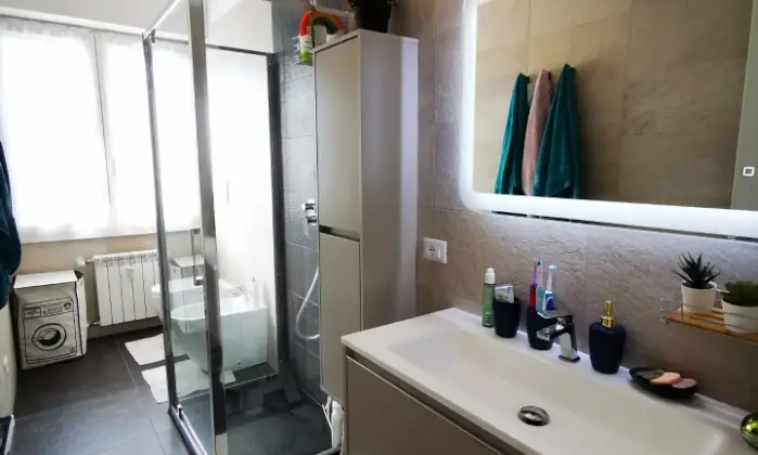 Rexer-Bordighera-Trilocale-ristrutturato-in-zona-centrale-vicino-al-mare-BAGNO
